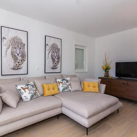 Sahara Apartment *